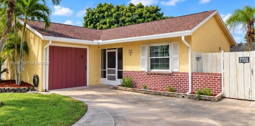 Villa ou maison à Royal Palm Beach, Floride 3 chambres, 131.09 m2 № 2402164