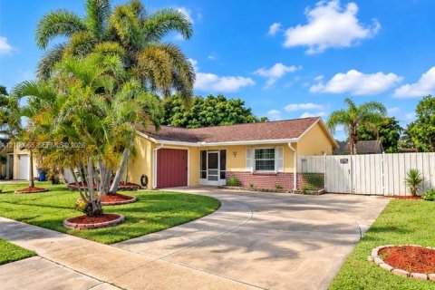 Villa ou maison à vendre à Royal Palm Beach, Floride: 3 chambres, 131.09 m2 № 2402164 - photo 2