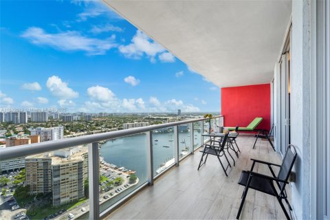 Снять в аренду кондоминиум в Халландейл-Бич, Флорида 2 спальни, 95.69м2, № 2014842 - фото 6