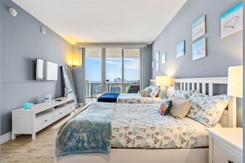 Снять в аренду кондоминиум в Халландейл-Бич, Флорида 2 спальни, 95.69м2, № 2014842 - фото 25