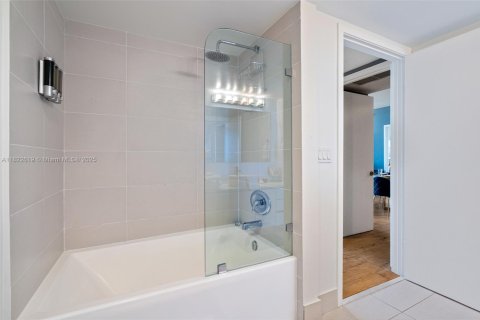 Снять в аренду кондоминиум в Халландейл-Бич, Флорида 2 спальни, 95.69м2, № 2014842 - фото 29