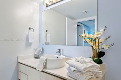 Снять в аренду кондоминиум в Халландейл-Бич, Флорида 2 спальни, 95.69м2, № 2014842 - фото 28