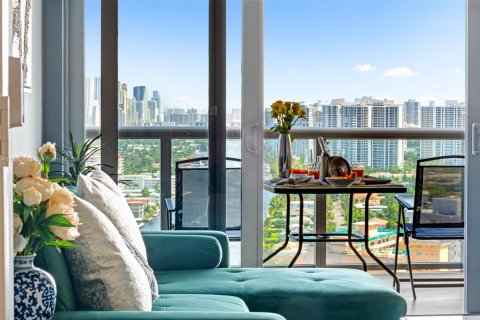 Снять в аренду кондоминиум в Халландейл-Бич, Флорида 2 спальни, 95.69м2, № 2014842 - фото 9