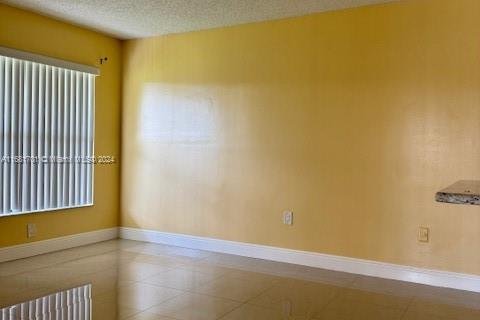Condo in Pembroke Pines, Florida, 2 bedrooms  № 1709562 - photo 12