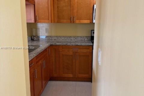 Condo in Pembroke Pines, Florida, 2 bedrooms  № 1709562 - photo 3