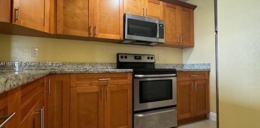 Condo in Pembroke Pines, Florida, 2 bedrooms № 1709562