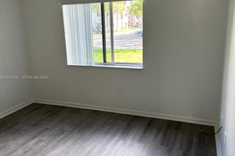 Touwnhouse à louer à Homestead, Floride: 2 chambres, 76.37 m2 № 2174675 - photo 5