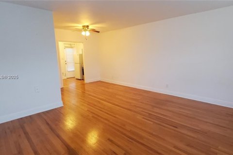 Appartement à louer à Miami Beach, Floride: 43.66 m2 № 1979530 - photo 1