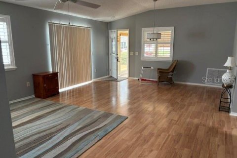 House in The Villages, Florida 2 bedrooms, 107.4 sq.m. № 2114654 - photo 7