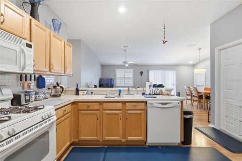 House in The Villages, Florida 2 bedrooms, 107.4 sq.m. № 2114654 - photo 10