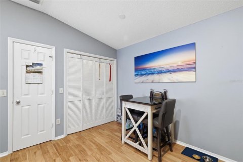 House in The Villages, Florida 2 bedrooms, 107.4 sq.m. № 2114654 - photo 11