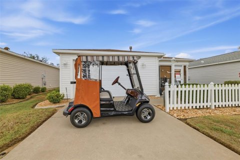 House in The Villages, Florida 2 bedrooms, 107.4 sq.m. № 2114654 - photo 2