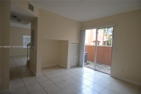 Condo in Dania Beach, Florida, 3 bedrooms  № 2003607 - photo 5