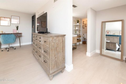 Condo in Daytona Beach, Florida, 2 bedrooms № 2418462 - photo 21
