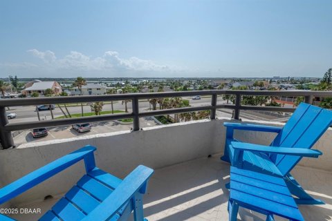 Condo in Daytona Beach, Florida, 2 bedrooms № 2418462 - photo 26
