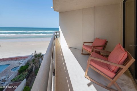 Condo in Daytona Beach, Florida, 2 bedrooms № 2418462 - photo 5