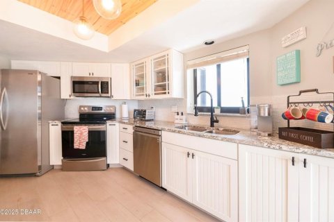 Condo in Daytona Beach, Florida, 2 bedrooms № 2418462 - photo 10