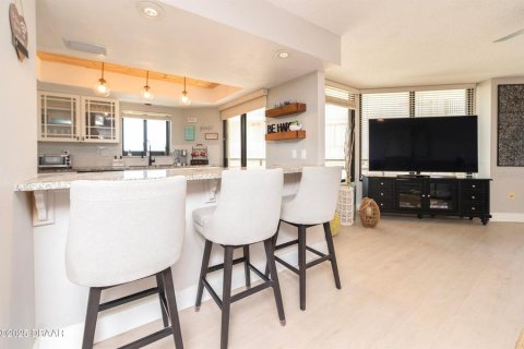 Condo in Daytona Beach, Florida, 2 bedrooms № 2418462 - photo 12