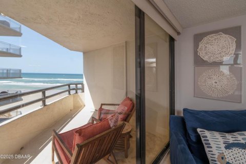 Condo in Daytona Beach, Florida, 2 bedrooms № 2418462 - photo 16