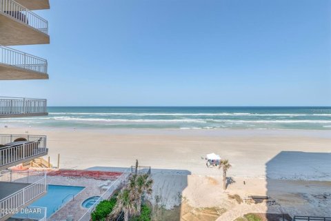Condo in Daytona Beach, Florida, 2 bedrooms № 2418462 - photo 17