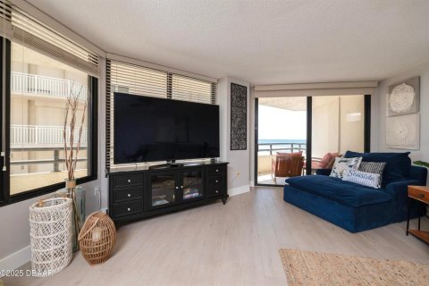 Condo in Daytona Beach, Florida, 2 bedrooms № 2418462 - photo 15