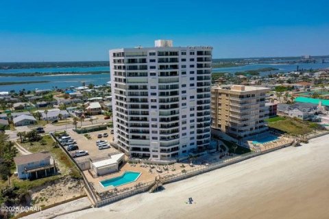 Condo in Daytona Beach, Florida, 2 bedrooms № 2418462 - photo 2
