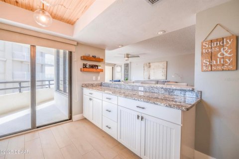 Condo in Daytona Beach, Florida, 2 bedrooms № 2418462 - photo 11