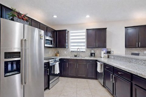 House in Homestead, Florida 4 bedrooms, 241.55 sq.m. № 2080734 - photo 18