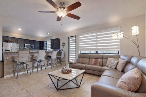 House in Homestead, Florida 4 bedrooms, 241.55 sq.m. № 2080734 - photo 22
