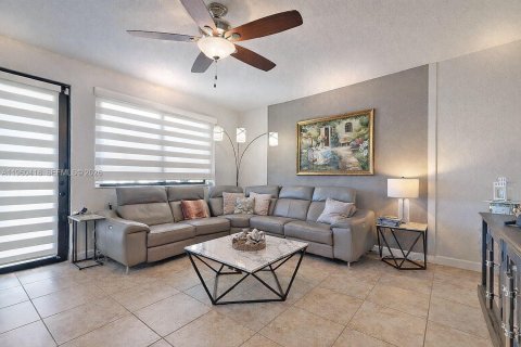 House in Homestead, Florida 4 bedrooms, 241.55 sq.m. № 2080734 - photo 24