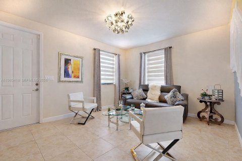 House in Homestead, Florida 4 bedrooms, 241.55 sq.m. № 2080734 - photo 9