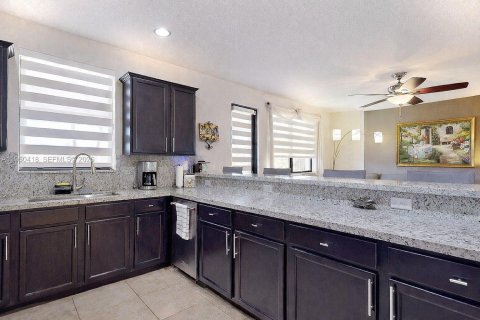 House in Homestead, Florida 4 bedrooms, 241.55 sq.m. № 2080734 - photo 17
