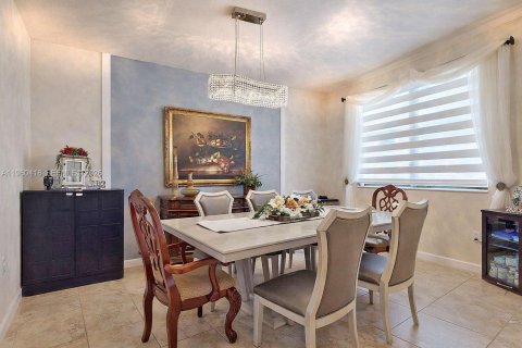 House in Homestead, Florida 4 bedrooms, 241.55 sq.m. № 2080734 - photo 14