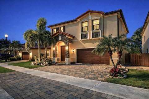House in Homestead, Florida 4 bedrooms, 241.55 sq.m. № 2080734