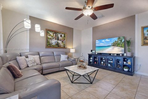 House in Homestead, Florida 4 bedrooms, 241.55 sq.m. № 2080734 - photo 23