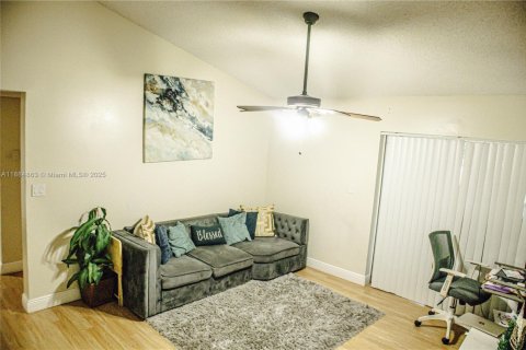 Copropriété à vendre à Tamarac, Floride: 2 chambres, 95.69 m2 № 1931292 - photo 2