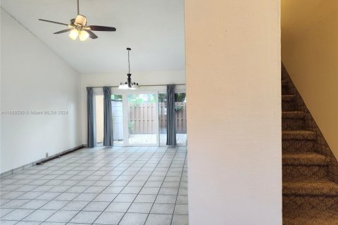 Condo in Plantation, Florida, 3 bedrooms  № 2053977 - photo 2