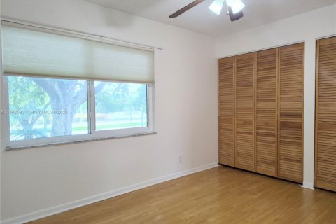 Condo in Plantation, Florida, 3 bedrooms  № 2053977 - photo 9