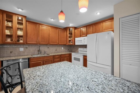 Condo in Plantation, Florida, 3 bedrooms  № 2053977 - photo 17