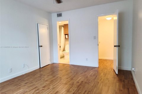 Condo in Plantation, Florida, 3 bedrooms  № 2053977 - photo 4