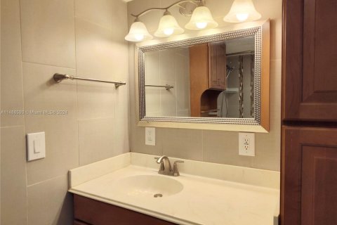 Condo in Plantation, Florida, 3 bedrooms  № 2053977 - photo 24