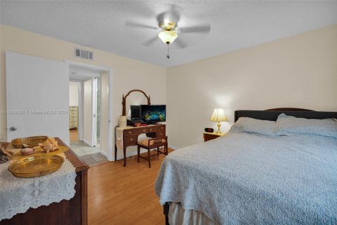 Condo in Plantation, Florida, 3 bedrooms  № 2053977 - photo 11