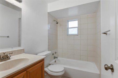 House in Kissimmee, Florida 2 bedrooms, 169.92 sq.m. № 1913434 - photo 5