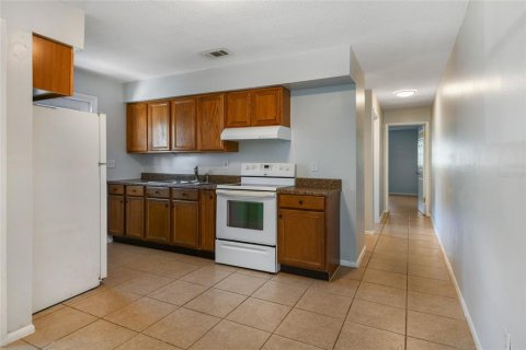House in Kissimmee, Florida 2 bedrooms, 169.92 sq.m. № 1913434 - photo 3
