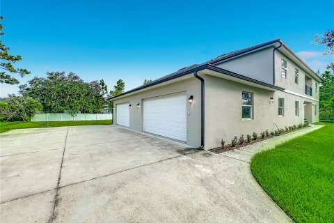 House in Orlando, Florida 7 bedrooms, 507.53 sq.m. № 2304521