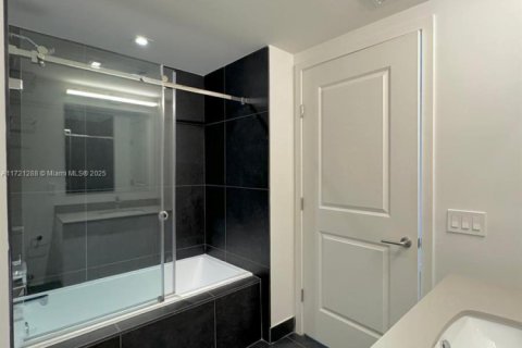 Купить кондоминиум в Майами, Флорида 2 комнаты, 79.62м2, № 1702399 - фото 13