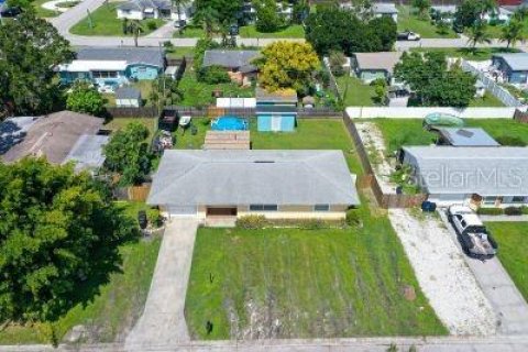 House in Bradenton, Florida 3 bedrooms, 108.23 sq.m. № 2216006 - photo 21
