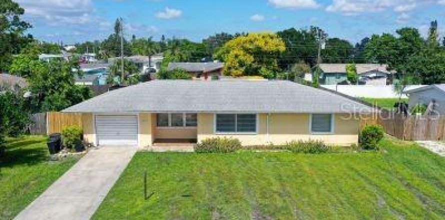 House in Bradenton, Florida 3 bedrooms, 108.23 sq.m. № 2216006