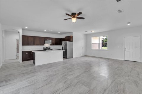 House in Clermont, Florida 4 bedrooms, 162.86 sq.m. № 1287015 - photo 14