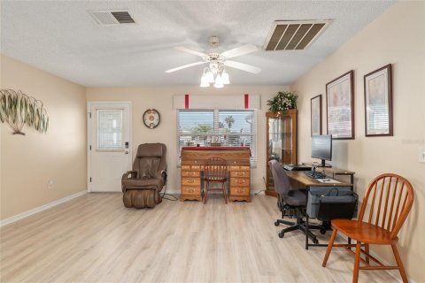 House in The Villages, Florida 3 bedrooms, 157.19 sq.m. № 1757903 - photo 10